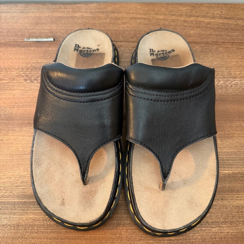 Vintage Dr. Martens Black Leather Thong Sandals Chunky Sole Sz 7 Y2K